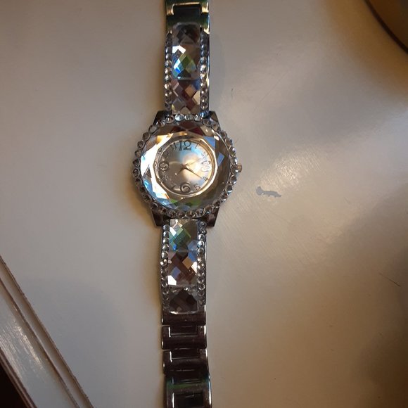 BLINGY WATCH! - Picture 2 of 5
